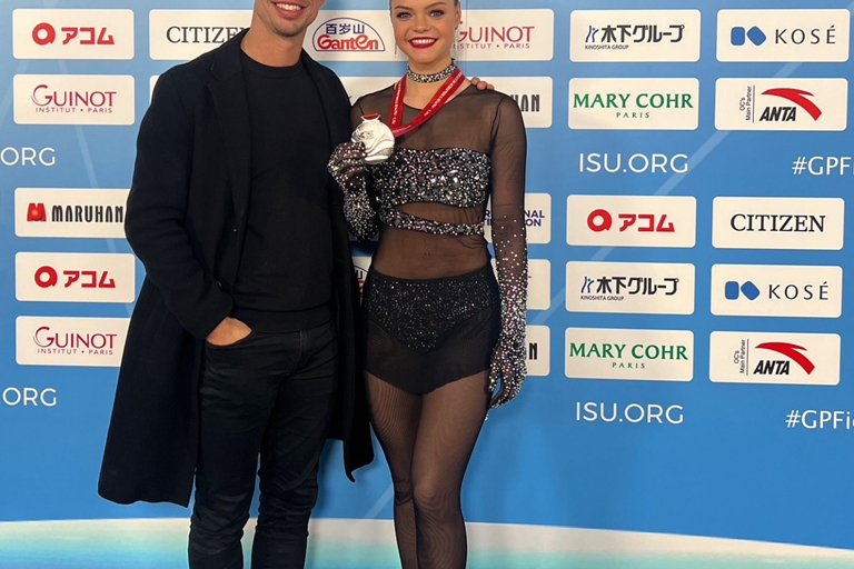 Loena pakt zilver tijdens de Grand Prix of Figure Skating Final in Beijing, China
